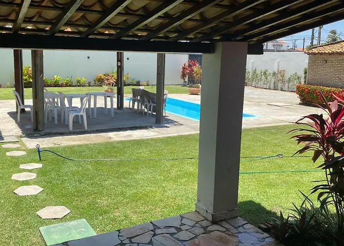 Casa aconchegante com piscina e muito espaço verde